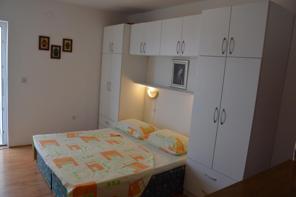 Apartments Marija Bajto Necujam Exterior photo