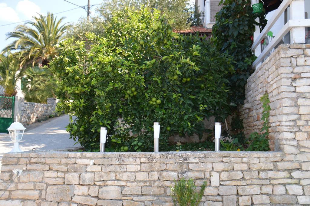 Apartments Marija Bajto Necujam Exterior photo